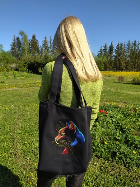  Embroidered canvas shopping bags.